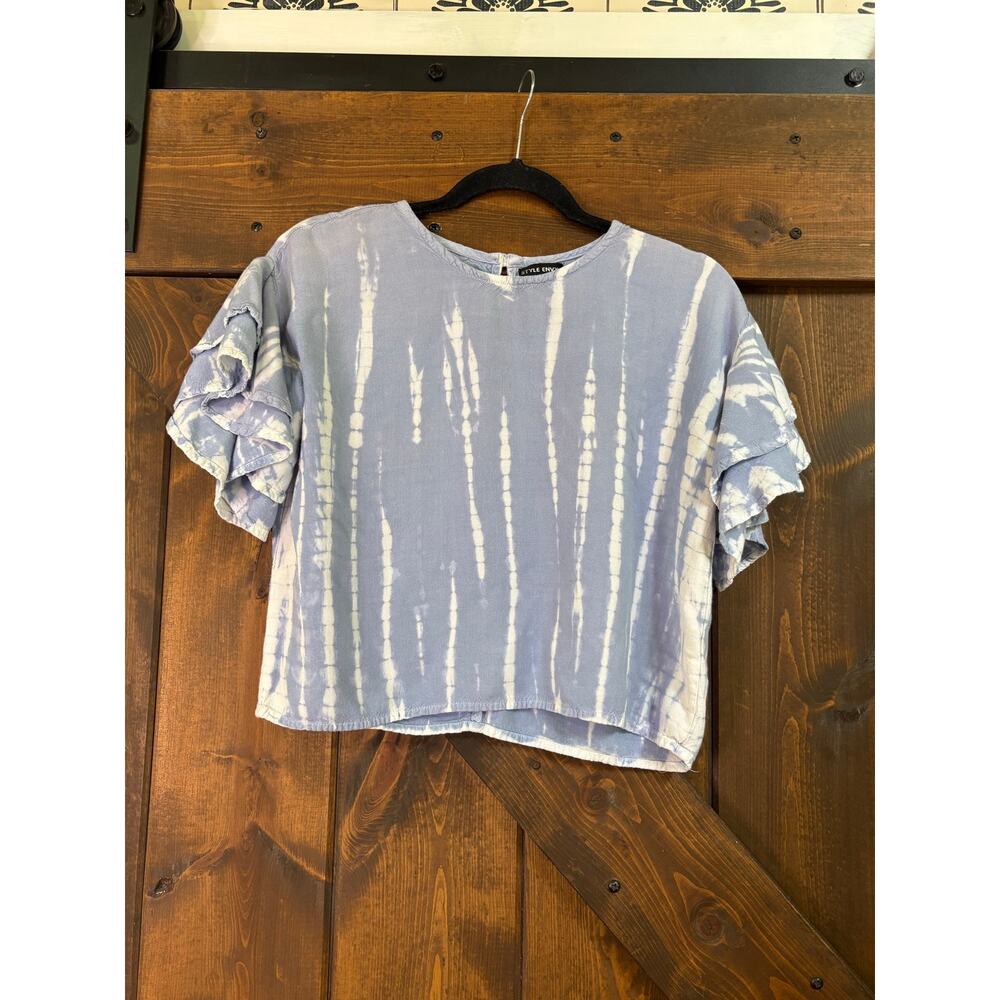 Style Envy women’s medium blue and white tie-dye ruffled short-sleeve top.